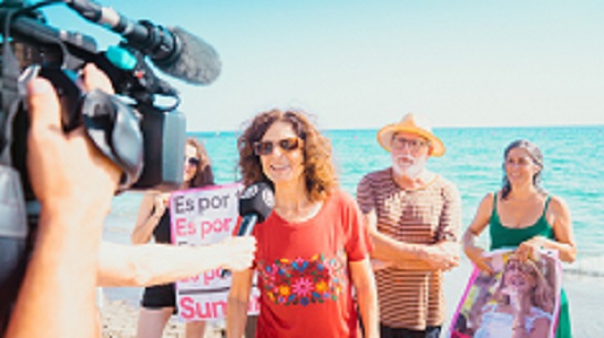 SUMAR INICIA LA CAMPAÑA ELECTORAL ‘MOJÁNDOSE’ POR ALMERÍA