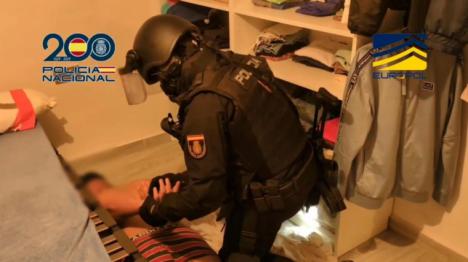 Detenido en Pinos Puente un joven español por su implicación en el atentado contra Alejo Vidal-Quadras