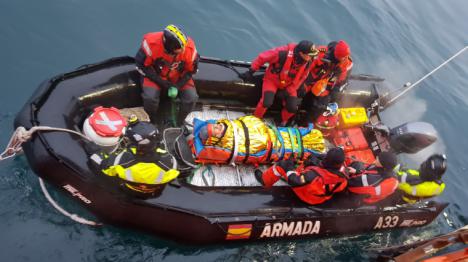 El Buque de Investigación Oceanográfica “Hespérides” evacúa a un ecuatoriano accidentado en la Antártida
 