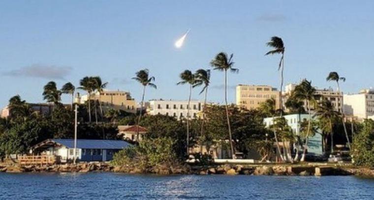 Una enorme bola de fuego recorre el cielo de la isla de Puerto Rico