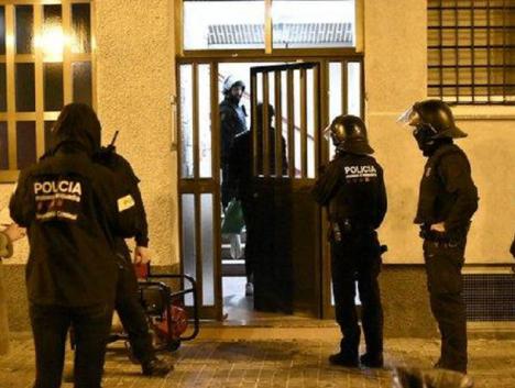 Macrorredada de los Mossos en Cataluña contra un grupo dedicado al tráfico de armas y drogas