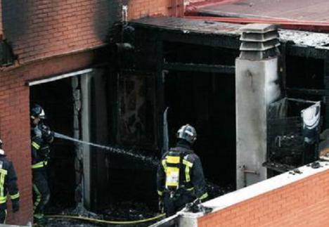 Tres personas mueren en el incendio de un ático en El Alquián (Almería)