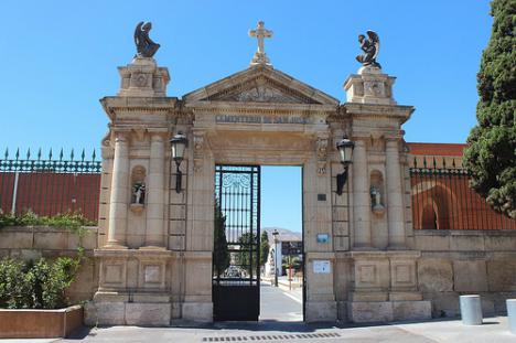 Cazorla pide explicaciones por las presuntas irregularidades en la concesión de los cementerios de la ciudad