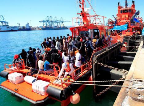 Guardia Civil y Salvamento Marítimo de Murcia intercepta ocho pateras y rescatan a 68 inmigrantes durante el fin de semana