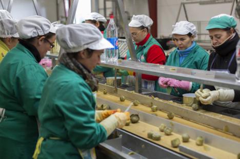 El CSIF pide protección inmediata para las trabajadoras y trabajadores del manipulado de alimentos