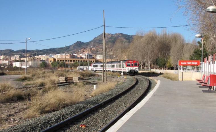 Adif modificará el proyecto para que tres de los cinco pasos previstos sobre la plataforma del tren en el tramo La Hoya - Lorca sean inferiores como pedían los vecinos de la zona