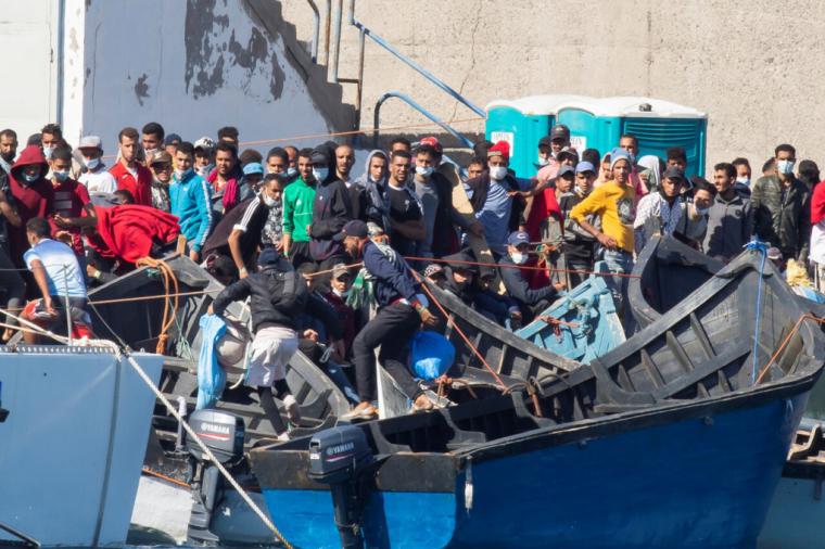 La Delegación del Gobierno de Murcia garantiza el cumplimiento escrupuloso de la ley en la gestión de la llegada de inmigrantes irregulares por vía marítima 