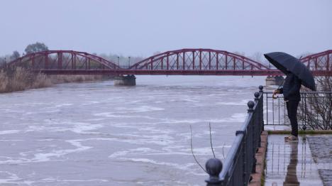 Alerta en 10 comunidades. La borrasca Martinho se aleja, pero el peligro de inundaciones acecha a España
