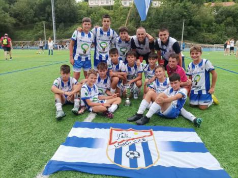 Fulgencio Gil recibe en al equipo del Lorca CF Base campeón de la ‘Donosti Cup’ en la categoría B12