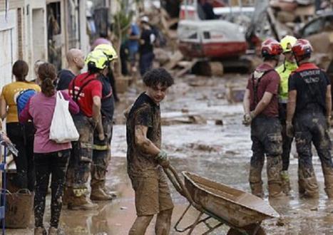 Mazón estuvo inactivo entre las 13:45 y las 21:30, mientras el gobierno asegura que atendía la situación desde el Palau