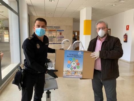 CSIF de Almería dona más de 2.000 pantallas de protección facial a hospitales, centros de salud y Policía Local 