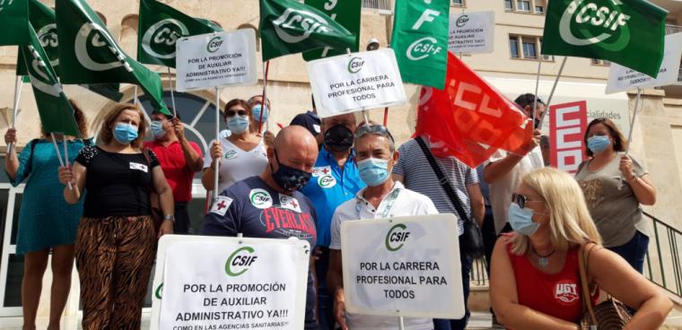  CSIF se concentra para reclamar la carrera profesional de todos los trabajdores de la Sanidad de Almería
 