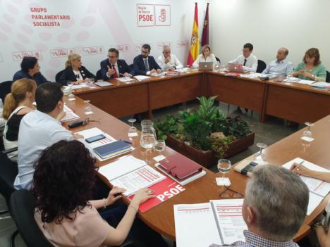 El PSOE registra en la Asamblea las primeras diez iniciativas para abordar los desafíos más urgentes que tiene la Región