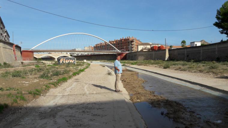  10 días después de las lluvias el tramo urbano del río sigue sin limpiar y los arrastres se acumulan bajo el puente de San Diego; el PP exige que se solucione ya 
 
