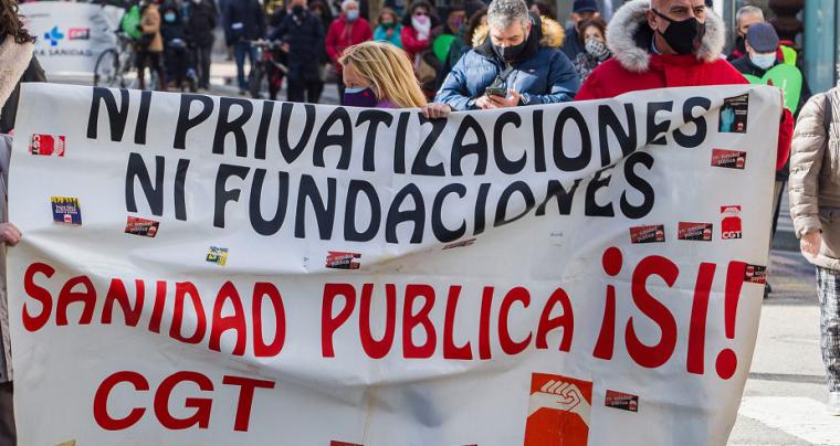  Representantes de más de 300 organizaciones sociales y profesionales exigen al Gobierno que 'cumpla con su promesa' de aprobar una nueva ley que permita 'recuperar la sanidad universal' en España