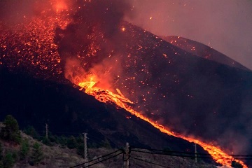 Tras una semana de erupción, las coladas del volcán de La Palma continúan avanzando hacia el mar tras arrasar con 514 viviendas 