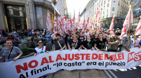 Protestas masivas en Argentina por el engaño y las promesas incumplidas del presidente Milei