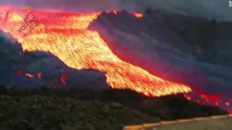 El Volcán Cumbre Vieja cumple hoy un mes en erupción y se muestra más agresivo
