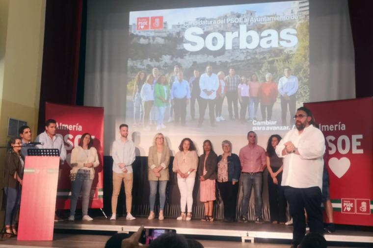 El PSOE fomentará un parque de viviendas asequibles y mejorará las comunicaciones para asentar a la población