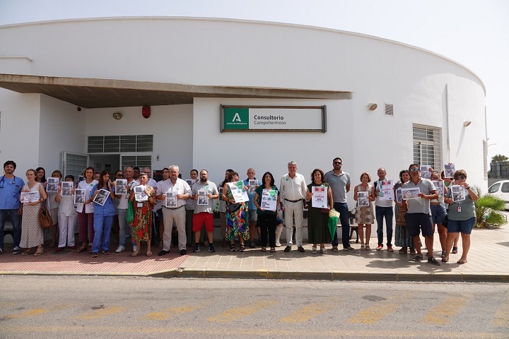 CSIF se concentra junto al personal del Centro de Salud de Campohermoso para denunciar la última agresión a una médica en el punto de urgencias de Níjar