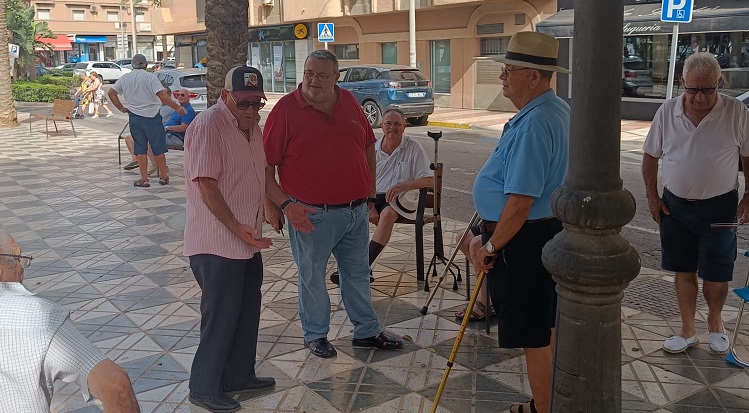 Manolo García urge a concluir la reforma del Paseo de los Baños y reclama mejoras en la Plaza de Motrico
