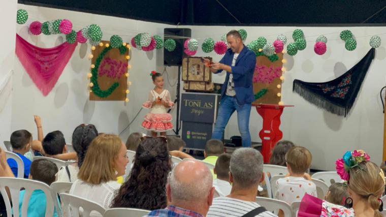 Toni As inunda de magia la Fiesta Infantil de Feria de CSIF que congregó a más de 150 de niños y niñas