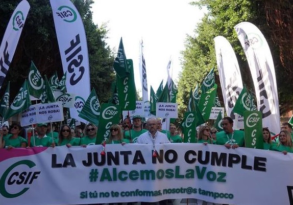 CSIF sale a la calle para exigir a la Junta recuperar las ayudas de Acción Social de los empleados públicos andaluces y las pagas extra pendientes desde hace una década