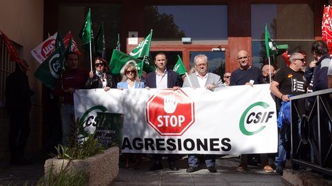 CSIF se concentra en protesta por las últimas agresiones en El Acebuche y en demanda de más seguridad para la plantilla