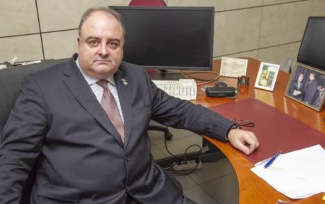 Se evalúa si la conducta del magistrado Adolfo Carretero merece un expediente disciplinario tras más de 900 quejas