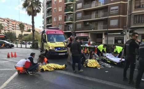 Tres peatones atropellados por un todoterreno en Valencia