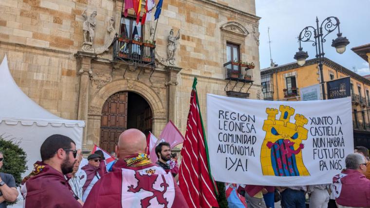 La Diputación de León vota a favor de llevar la propuesta autonómica a las Cortes y al Congreso