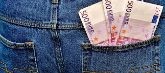 83.000 euros en billetes de 500 atascan varios retretes de un banco suizo.