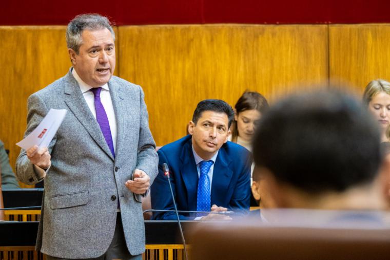 Juan Espadas advierte a Moreno Bonilla que tendrá que dar explicaciones en el Parlamento “y donde haga falta” de su “modis operandi” de contrataciones “a dedo” y sin marco legal