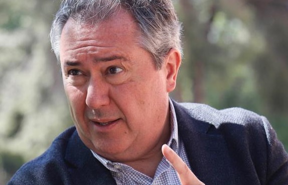 Juan Espadas planta cara a Moreno Bonilla por la infrafinanciación de los ayuntamientos para la gestión de los servicios sociales