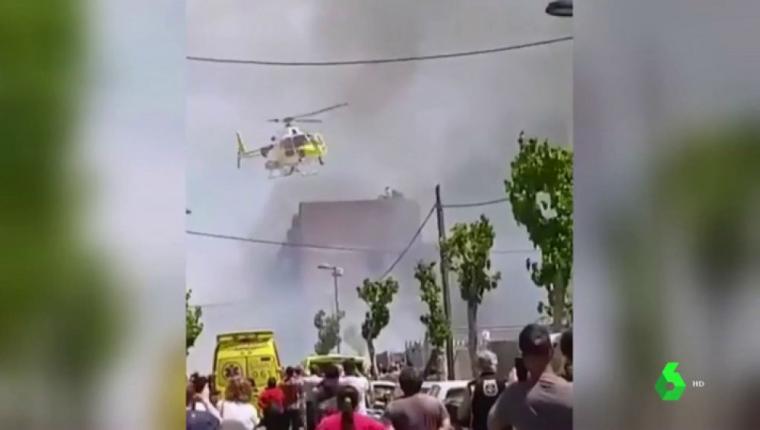 Ocho heridos en el espectacular incendio de un edificio okupado en Ibiza