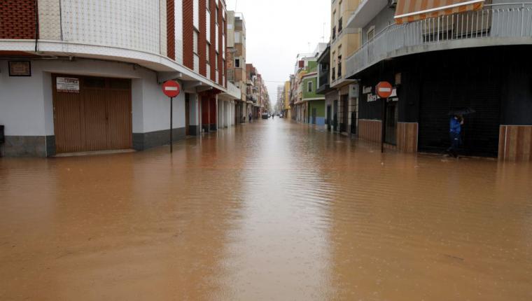 Lluvias torrenciales de hasta 180-200 litros por metro cuadrado, temporal marítimo con y olas de hasta cuatro metros y rachas de viento superiores a los 70 kilómetros por hora