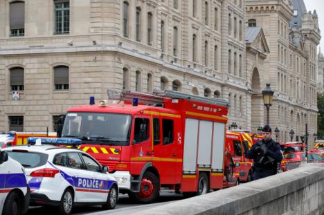 Cinco muertos en un ataque con cuchillo en una comisaría de París donde el atacante ha sido abatido a tiros