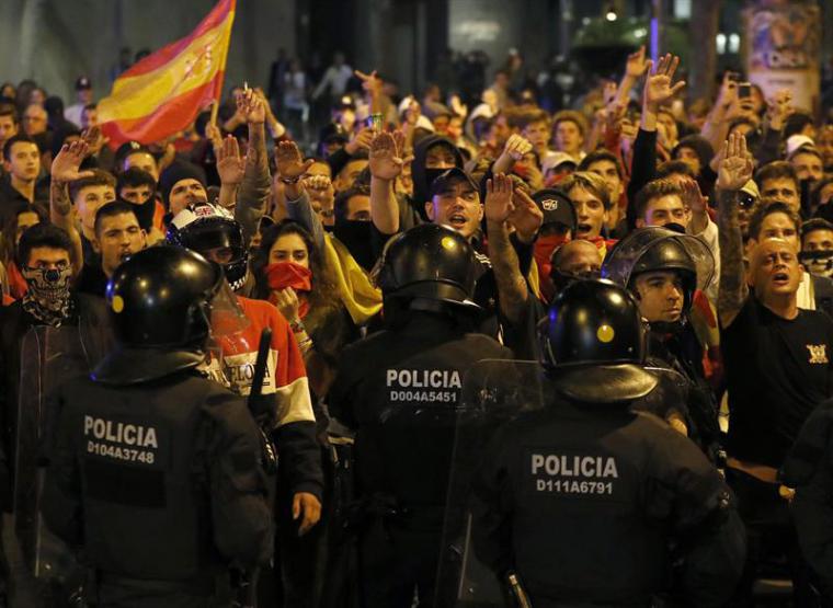  Detectan ultraderechistas infiltrados en los disturbios de Barcelona