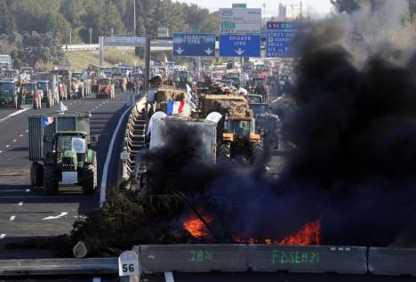 Gobierno francés moviliza fuerzas de seguridad para evitar bloqueos en la capital