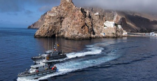 Patrulleros en acción: Así se adiestran cerca del Peñón de Vélez de la Gomera