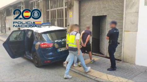 Detenido un trabajador de bar en Benidorm por grabar a clientas en el baño femenino