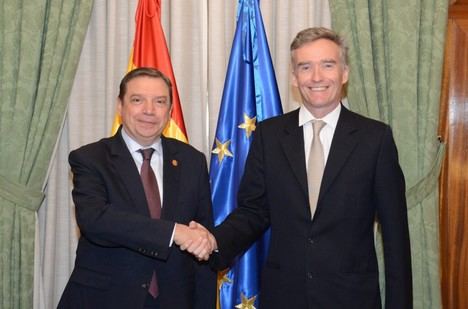 Luis Planas se reúne con el embajador británico para discutir temas agroalimentarios