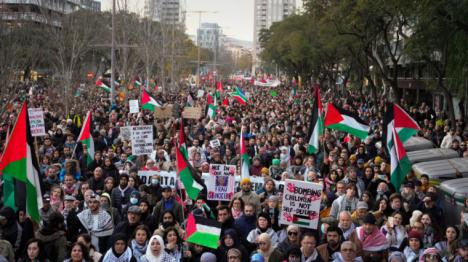 Miles de personas se manifiestan en Madrid y otras ciudades españolas contra la ocupación de Palestina