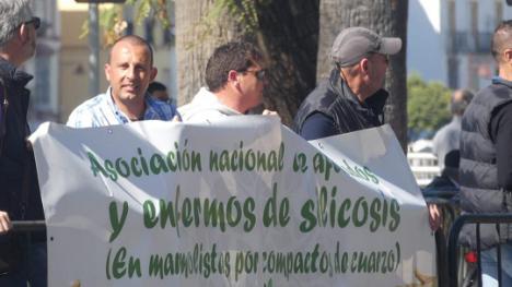 La fiscalía de Vizcaya vuelve a solicitar pena de cárcel para Francisco Martínez Cosentino después de que los marmolistas le responsabilicen de no informar de los peligros del silestone