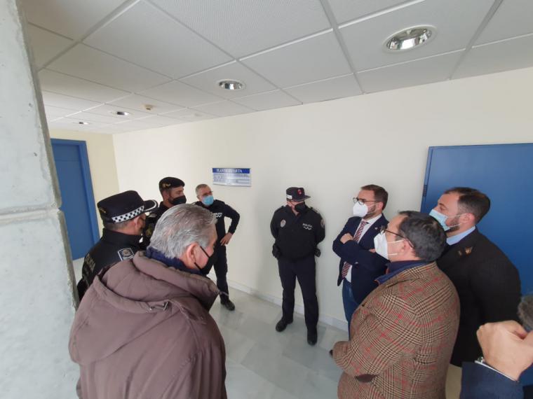 El alcalde de Lorca condena los actos violentos y “el asalto por la fuerza” de un grupo de manifestantes del sector porcino al edificio municipal donde se iba a celebrar el Pleno ordinario