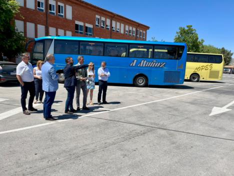 El Alcalde de Lorca y el Consejero de Presidencia visitan el nuevo aparcamiento habilitado junto al Colegio 