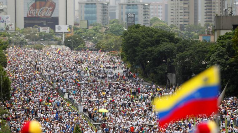 Una marcha a favor de Maduro sale a las calles de Caracas