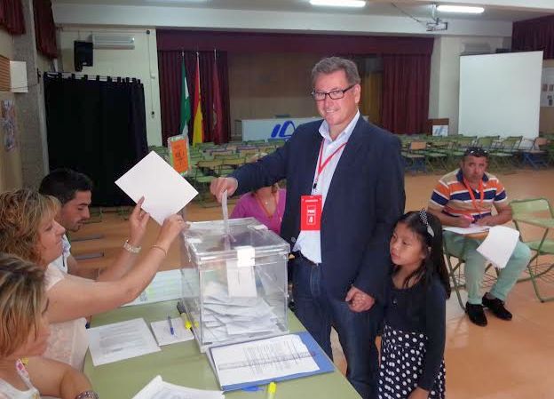 Los tres candidatos a las primarias socialistas de Almería, pasan el filtro de los avales.