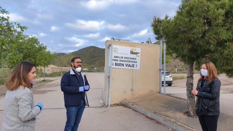  
Desde ayer viernes está operativa la zona de descanso habilitada por el Ayuntamiento de Lorca para transportistas y camioneros en el estadio 'Francisco Artés Carrasco'