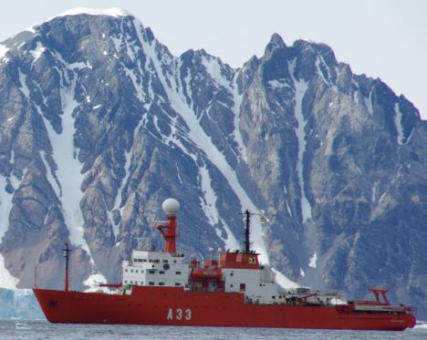 Campaña Antártica Española: El buque de investigación oceanográfica “Hespérides” recala en el puerto argentino de Ushuaia